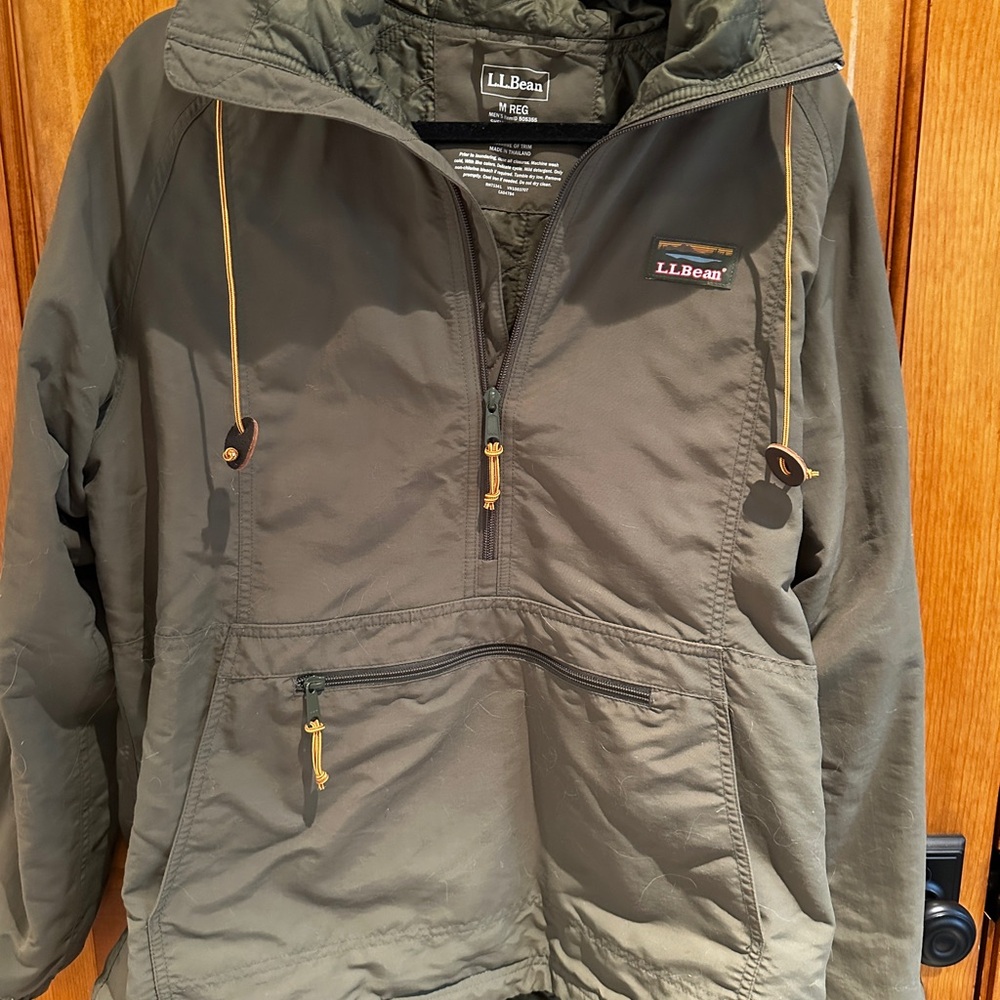 L.L. Bean Insulated Mountain Classic Anorak Pullover size Medium Reg in Olive.